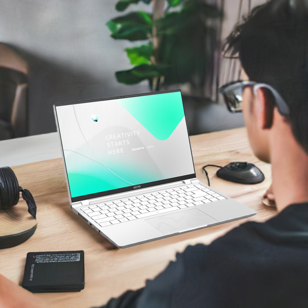 Laptop Gigabyte Aero 14 OLED Core i5-12500H 16GB, SSD 1TB, RTX-4050 6GB, 14" QHD, Windows 11 (9MF-E2LABB4SH)